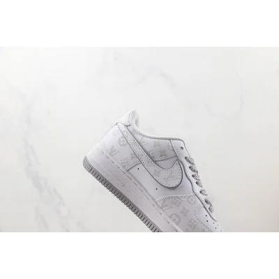 Louis Vuitton x Nike Air Force 1 Low "White/Grey" фото № 3 Louis Vuitton x Nike Air Force 1 Low "White/Grey" фото № 3