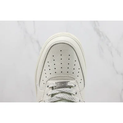 Undefeated x Nike Air Force 1 Low "Brown/Dark Grey/Sliver" фото № 4 Undefeated x Nike Air Force 1 Low "Brown/Dark Grey/Sliver" фото № 4