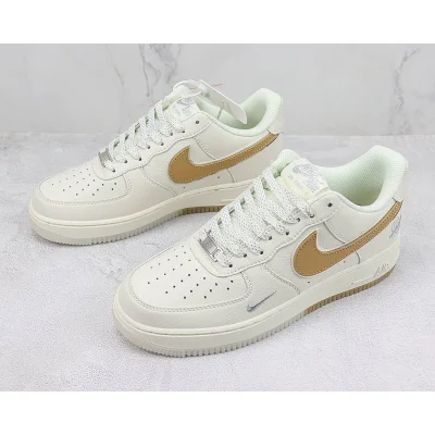 Undefeated x Nike Air Force 1 Low "Brown/Dark Grey/Sliver" фото № 5 Undefeated x Nike Air Force 1 Low "Brown/Dark Grey/Sliver" фото № 5