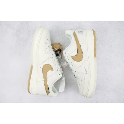 Undefeated x Nike Air Force 1 Low "Brown/Dark Grey/Sliver" фото № 6 Undefeated x Nike Air Force 1 Low "Brown/Dark Grey/Sliver" фото № 6