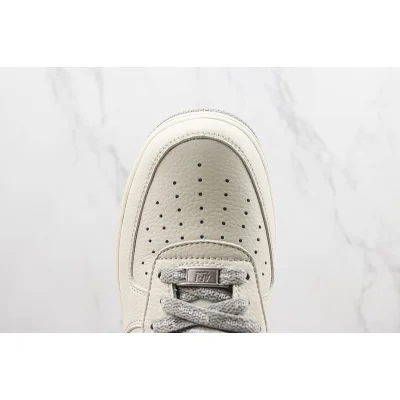 Supreme x Nike Air Force 1 Low "Milk White/Wolf Gray" фото № 4 Supreme x Nike Air Force 1 Low "Milk White/Wolf Gray" фото № 4