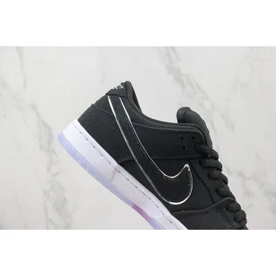 Eminem x Carhatt x Nike Dunk Low "Black/White" фото № 3