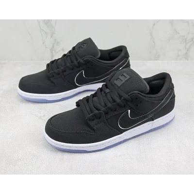 Eminem x Carhatt x Nike Dunk Low "Black/White" фото № 5