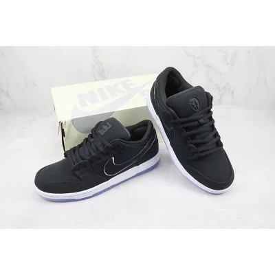 Eminem x Carhatt x Nike Dunk Low "Black/White" фото № 7