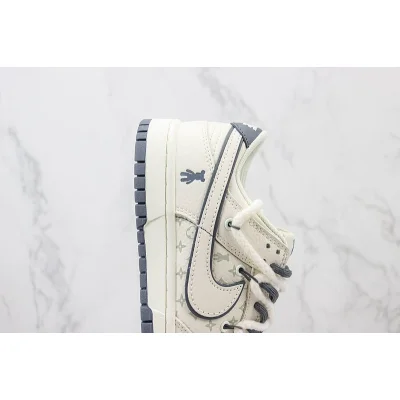 Louis Vuitton x Nike Dunk Low "Anchor Grey/Cream White/Monogram" фото № 3 Louis Vuitton x Nike Dunk Low "Anchor Grey/Cream White/Monogram" фото № 3