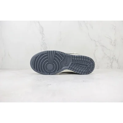 Louis Vuitton x Nike Dunk Low "Anchor Grey/Cream White/Monogram" фото № 8 Louis Vuitton x Nike Dunk Low "Anchor Grey/Cream White/Monogram" фото № 8