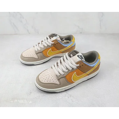 Otomo Katsuhiro x Nike SB Dunk Low "Beige Browny" фото № 5