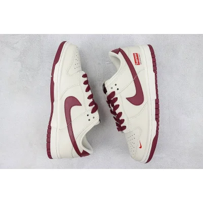 Supreme x Nike SB Dunk Low "White/Brown" фото № 6