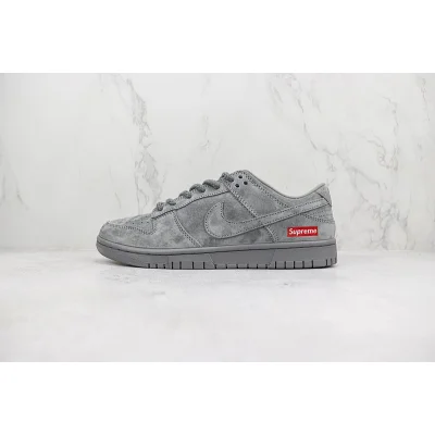 Supreme x Nike Dunk Low "Grey Wolf" фото № 2 Supreme x Nike Dunk Low "Grey Wolf" фото № 2