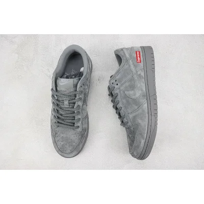 Supreme x Nike Dunk Low "Grey Wolf" фото № 6 Supreme x Nike Dunk Low "Grey Wolf" фото № 6