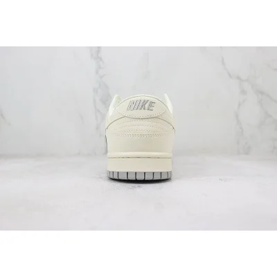 A Bathing Ape x Nike Dunk Low "Light Grey/Mini Swoosh" фото № 9 A Bathing Ape x Nike Dunk Low "Light Grey/Mini Swoosh" фото № 9