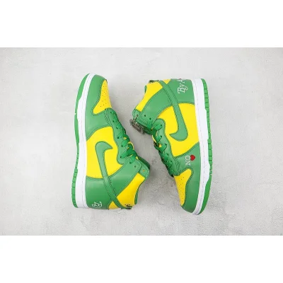 Supreme x Nike SB Dunk High "By Any Means/Brasil" фото № 6