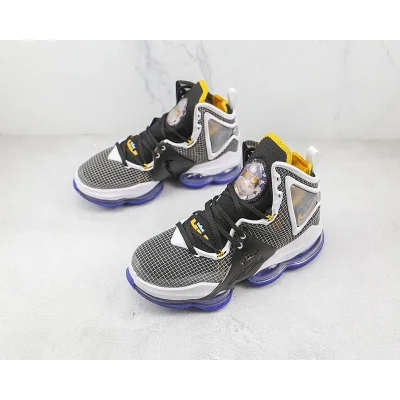 Nike LeBron 19 EP "Graduate" фото № 7