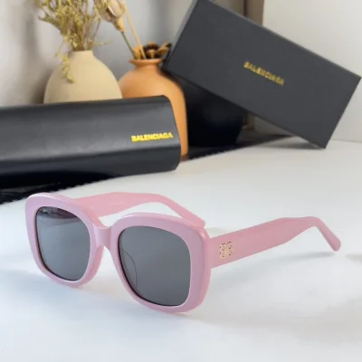 Солнцезащитные очки Balenciaga Temples Decorated By Small Logo And Rectangle Shaped "Pink" фото № 2 Солнцезащитные очки Balenciaga Temples Decorated By Small Logo And Rectangle Shaped "Pink" фото № 2