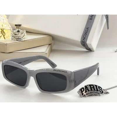 Солнцезащитные очки Balenciaga Rectangle Shaped And Front Inscription "Gray" фото № 2