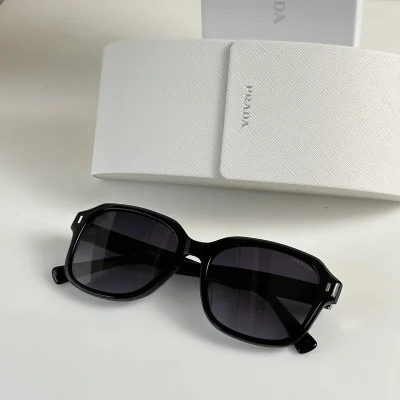 Солнцезащитные очки Prada Temples With Stripe And Logo "Black" фото № 3