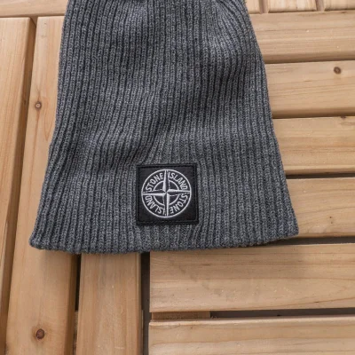Шапка Stone Island With Lapel And Small Logo Inside Circle "Gray" фото № 3