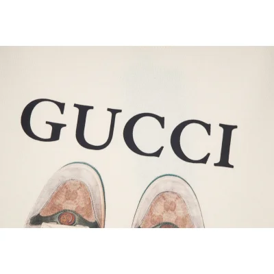 Лонгслив Gucci The Illusion Sneakers "Beige" фото № 3 Лонгслив Gucci The Illusion Sneakers "Beige" фото № 3