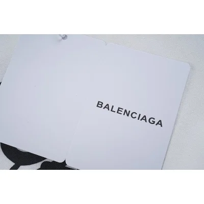 Свитшот Balenciga Paint Drops And Text Logo "White" фото № 5 Свитшот Balenciga Paint Drops And Text Logo "White" фото № 5