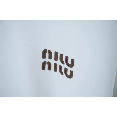 Свитшот Miu Miu Frontside Volumetric Brown Logotype "White" фото № 4