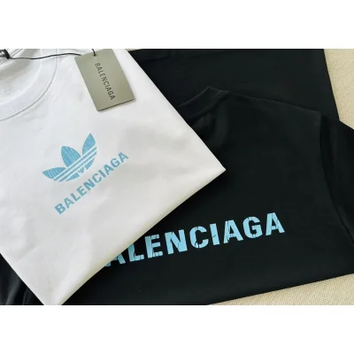 Футболка Balenciaga X Adidas With Blue Logo - Base "White" фото № 4 Футболка Balenciaga X Adidas With Blue Logo - Base "White" фото № 4