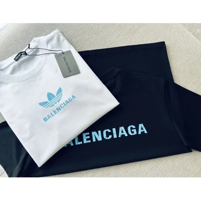 Футболка Balenciaga X Adidas With Blue Logo - Base "White" фото № 6 Футболка Balenciaga X Adidas With Blue Logo - Base "White" фото № 6