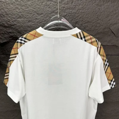 Футболка Burberry Checked Print On The Shoulders "White" фото № 6 Футболка Burberry Checked Print On The Shoulders "White" фото № 6