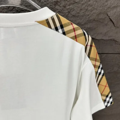 Футболка Burberry Checked Print On The Shoulders "White" фото № 5 Футболка Burberry Checked Print On The Shoulders "White" фото № 5