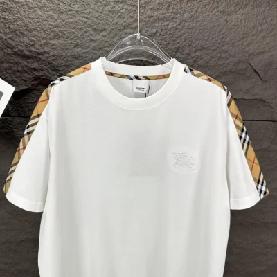 Футболка Burberry Checked Print On The Shoulders "White" фото № 3 Футболка Burberry Checked Print On The Shoulders "White" фото № 3