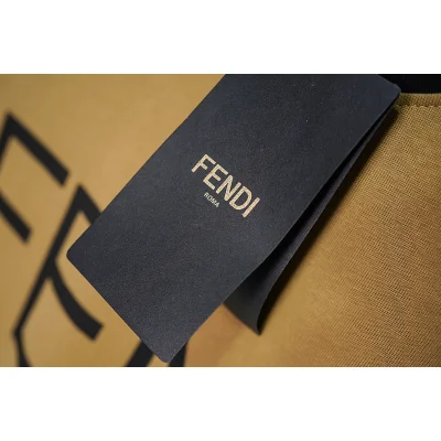 Футболка Fendi Large Logo And Eye-Catching Collar "Brown" фото № 5 Футболка Fendi Large Logo And Eye-Catching Collar "Brown" фото № 5