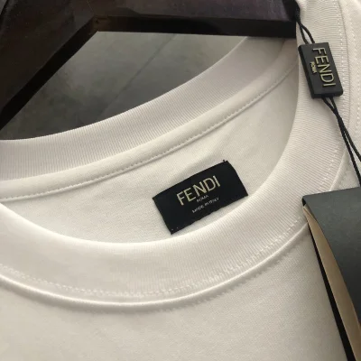 Футболка Fendi Cotton With Unique Pocket "White" фото № 9 Футболка Fendi Cotton With Unique Pocket "White" фото № 9