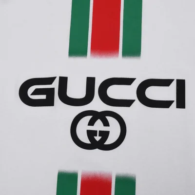 Футболка Gucci Vertical Ribbon With Brand "White" фото № 5 Футболка Gucci Vertical Ribbon With Brand "White" фото № 5