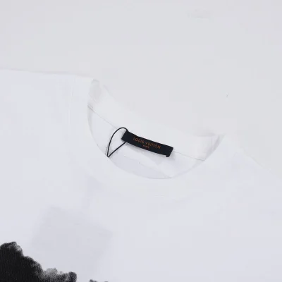 Футболка Louis Vuitton Soul Music "White" фото № 2 Футболка Louis Vuitton Soul Music "White" фото № 2