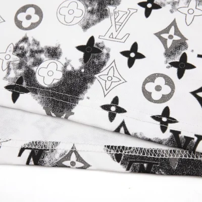 Футболка Louis Vuitton With Spots And Brand Logo "White" фото № 5 Футболка Louis Vuitton With Spots And Brand Logo "White" фото № 5