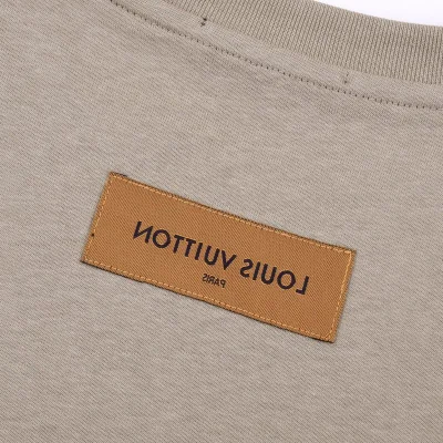 Футболка Louis Vuitton With An Embossed Text Logo "Brown/Gray" фото № 3