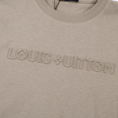 Футболка Louis Vuitton With An Embossed Text Logo "Brown/Gray" фото № 8