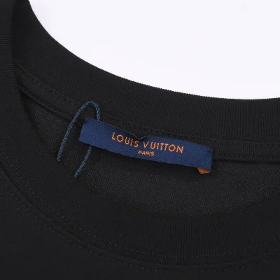 Футболка Louis Vuitton Gold Emblem Print "Black" фото № 9 Футболка Louis Vuitton Gold Emblem Print "Black" фото № 9