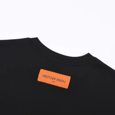 Футболка Louis Vuitton Gold Emblem Print "Black" фото № 7 Футболка Louis Vuitton Gold Emblem Print "Black" фото № 7