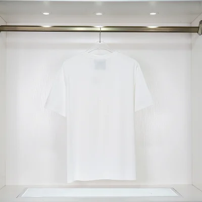 Футболка Moschino Mouse With Strawberries "White" фото № 3 Футболка Moschino Mouse With Strawberries "White" фото № 3