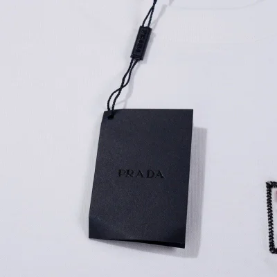 Футболка Prada The Leading Ski Schools - Patch "White" фото № 4 Футболка Prada The Leading Ski Schools - Patch "White" фото № 4