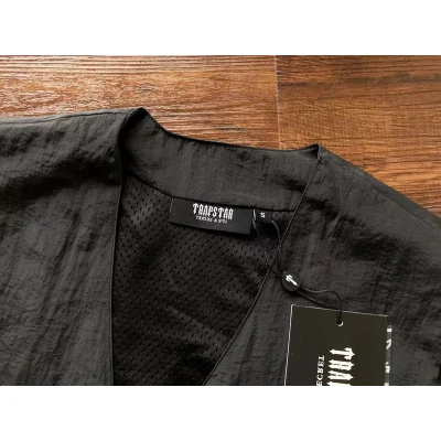 Жилетка Trapstar With Front Pockets And Logo "Black" фото № 3