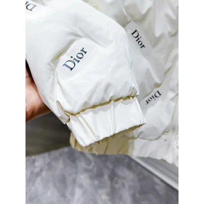Пуховик Christian Dior Logos "White" фото № 7 Пуховик Christian Dior Logos "White" фото № 7