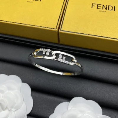 Браслет Fendi Rounded Solid Shape "Silver" фото № 2 Браслет Fendi Rounded Solid Shape "Silver" фото № 2