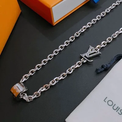 Подвеска Louis Vuitton Symbol Decoration - Ring And Logo "Silver" фото № 2