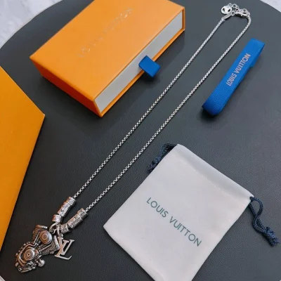 Подвеска Louis Vuitton Figure With Logo "Silver" фото № 3