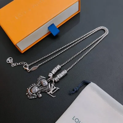 Подвеска Louis Vuitton Figure With Logo "Silver" фото № 5