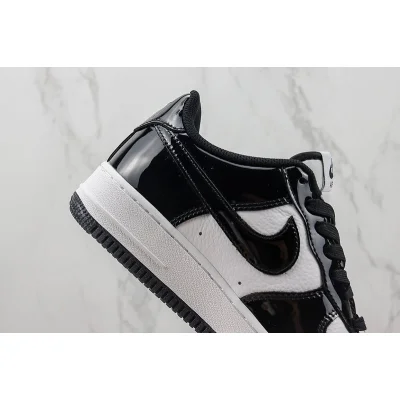Nike Air Force 1 Low "Lacquered Black/White" фото № 3 Nike Air Force 1 Low "Lacquered Black/White" фото № 3