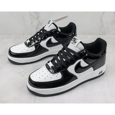 Nike Air Force 1 Low "Lacquered Black/White" фото № 5 Nike Air Force 1 Low "Lacquered Black/White" фото № 5