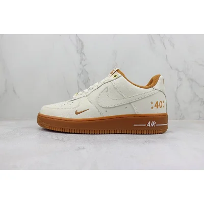 Nike Air Force 1 07 Low "Brown/White/Gold" фото № 2