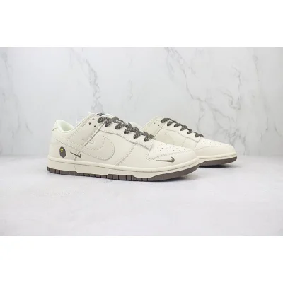 A Bathing Ape x Nike Dunk Low "Matte Brown/Cream/Mini Swooshes" фото № 6